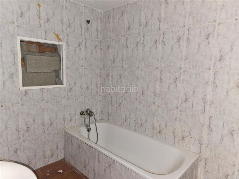 Foto 812a3d35-76eb-4b80-836c-1843393cb8b3. Casa adossada a Colomera