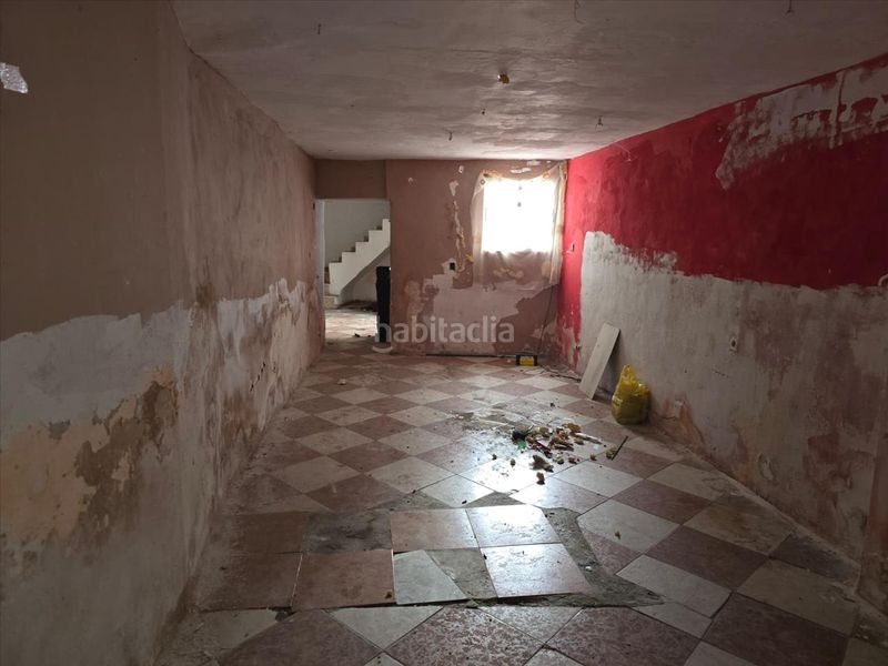 Foto b07f2a27-eb51-4b76-a452-83c286b12e8e. Casa adossada a Colomera