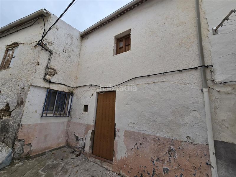 Foto b53f9943-81f1-427c-9c0a-e9f8595c2838. Casa adossada a Colomera