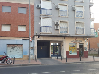 Car parking in Mayor