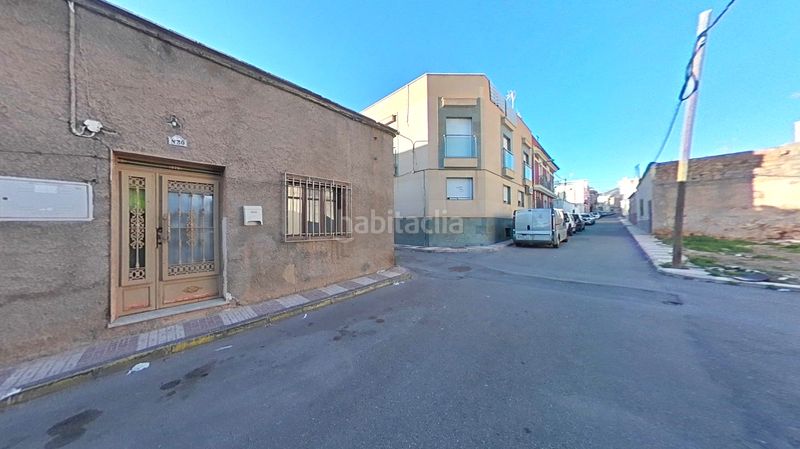 Foto cdcfb3b4-b15a-4749-8d75-86639f66d547. Casa adossada a Adra