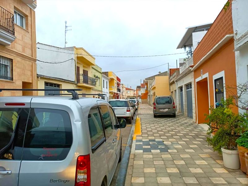 Foto fa02c6dd-1ddb-47d1-a7f4-e6fa6d57140d. Aparcament cotxe a Xeraco