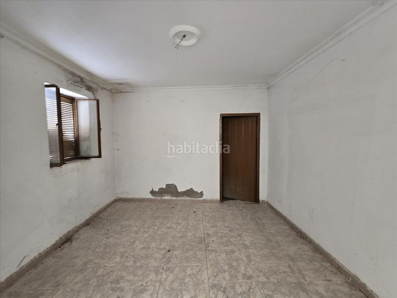 Foto 863f20e9-b5e8-4b19-a56c-232b2a3fc1f9. Casa adossada a Píñar