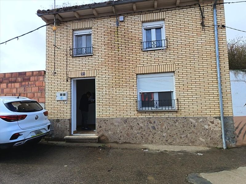 Foto 75c6596d-bdf0-46bc-a0f9-2609ee88e85f. Casa amb calefacció a Bóveda de Toro (La)