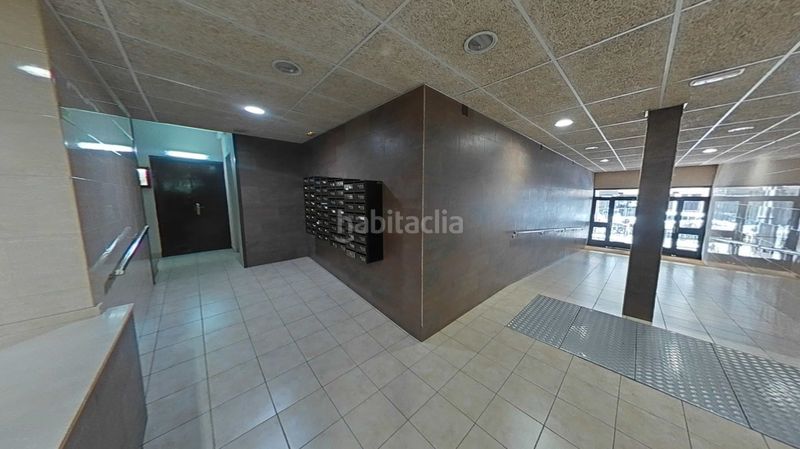 Foto b2a54e8f-e772-495f-a850-e3a380eb7884. Estudi a El Clot Barcelona