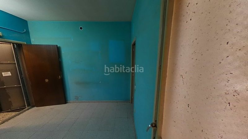 Foto d8076658-cfef-4d43-9f3c-0e180b91774f. Estudi a El Clot Barcelona