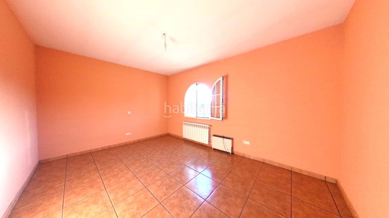Foto c426dc6a-37c7-425e-b90b-b1f2fee809a3. Casa amb aparcament a Loeches