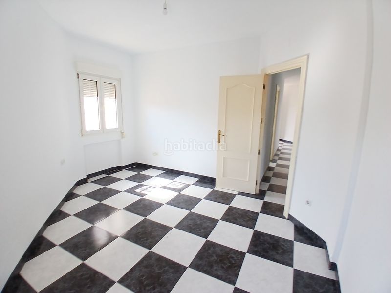 Foto eea5587f-414e-40e6-84fe-453cfe8c123a. Casa amb aparcament a Polán