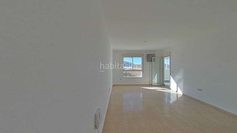 Foto 03fe7307-b41f-40f7-90fa-931fb589e43a. Casa adossada amb aparcament a Berja