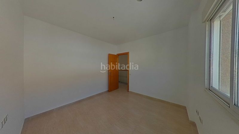 Foto 1a0073f9-413d-464d-9df3-0d68ef23e2d5. Casa adossada amb aparcament a Berja