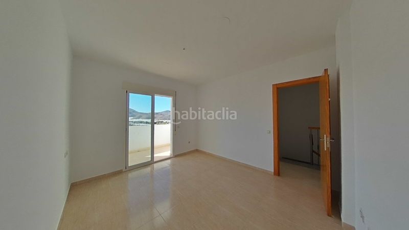 Foto 275bbf72-dbd0-40f1-9e98-6a91a349fe48. Casa adossada amb aparcament a Berja