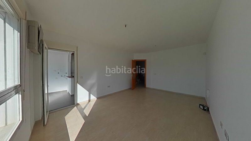 Foto 459d9683-9692-41eb-8cce-f72959ef1f05. Casa adossada amb aparcament a Berja