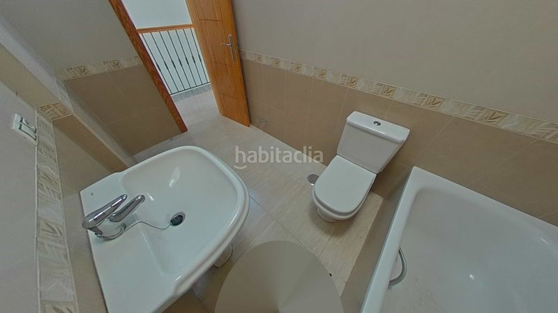 Foto bd66892d-75af-4967-b7e9-9fd9e103eb0d. Casa adossada amb aparcament a Berja