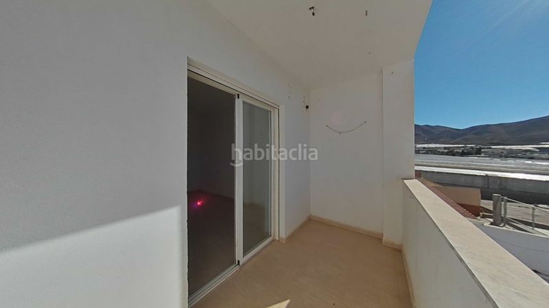 Foto d3d354fb-89b9-4a53-8d8d-cff5627db140. Casa adossada amb aparcament a Berja