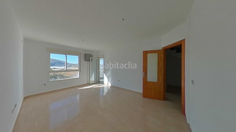 Foto e5b27855-7c6c-48e2-a023-dbedc3c95276. Casa adossada amb aparcament a Berja