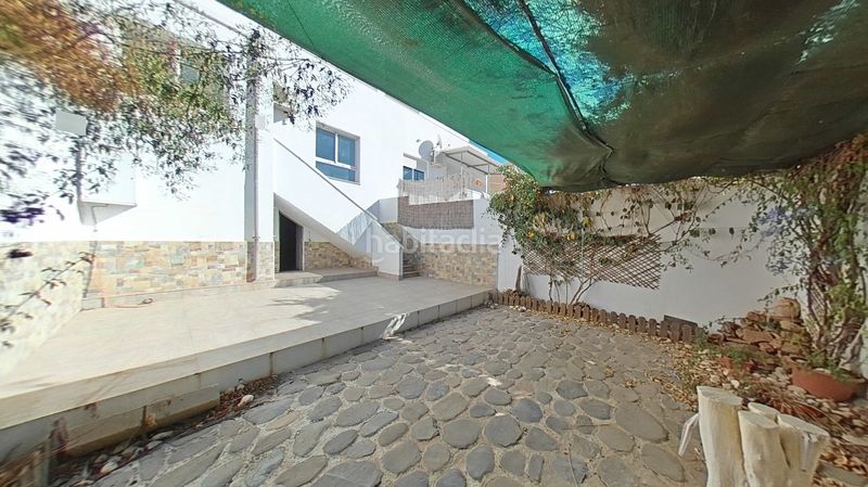 Foto f139f8a6-38a9-4b90-99ae-9767eb4ea000. Casa adossada amb aparcament a Berja