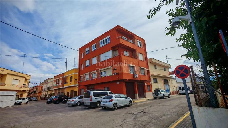 Foto ae8c52c4-d7fe-4234-9d45-e047d24455d2. Pis a Canals