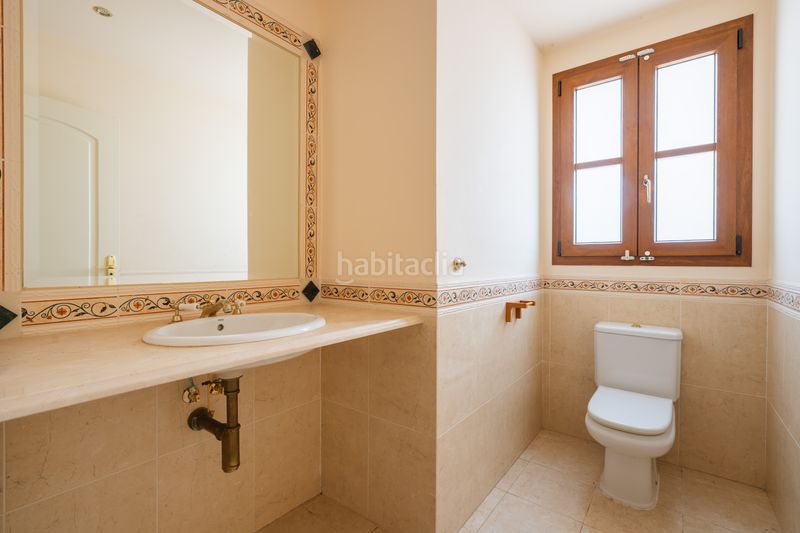 Foto 4f73627b-c1d0-4e74-b13a-3e5f4e056cad. Casa amb piscina a La Concha - Resina Golf Estepona