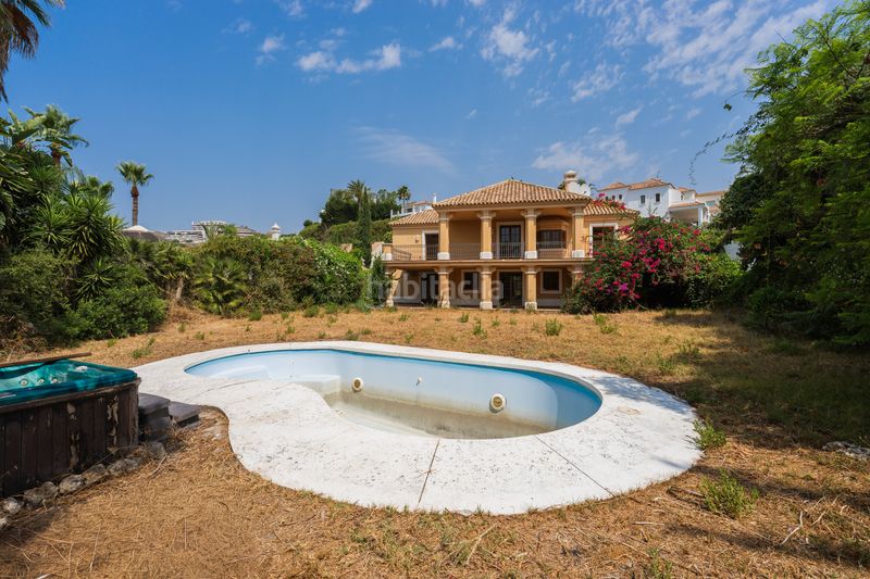 Foto 794119bb-8627-43f3-9541-f7ba689c5b15. Casa amb piscina a La Concha - Resina Golf Estepona