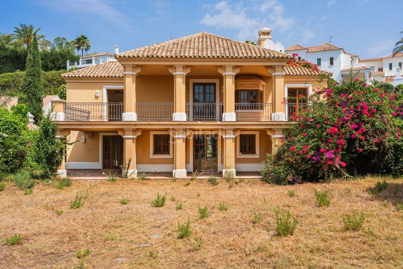 Foto 8ce7adaa-3862-4645-b7ef-5381bb1592f1. Casa amb piscina a La Concha - Resina Golf Estepona
