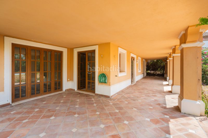 Foto dbe84723-8f71-4691-8b20-b6c62d80c9e8. Casa amb piscina a La Concha - Resina Golf Estepona