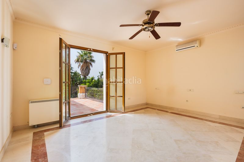 Foto eb85d87c-ea6b-4c85-9bd1-ecf7ec0d68ee. Casa amb piscina a La Concha - Resina Golf Estepona