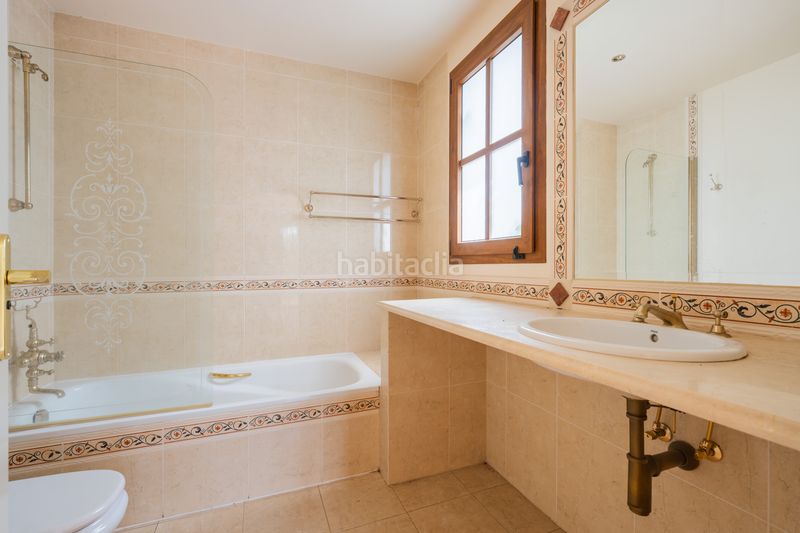 Foto ee25e730-ccbc-493d-aecb-c3549994f4ac. Casa amb piscina a La Concha - Resina Golf Estepona