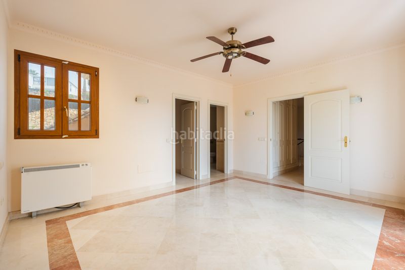 Foto ef80a3d8-a9c3-450e-a230-a8c89e086e71. Casa amb piscina a La Concha - Resina Golf Estepona