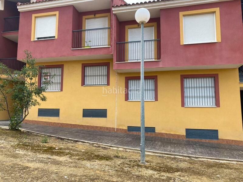 Foto aec5fcea-101d-45a7-b52c-396395ec07ed. Parking coche en Pliego