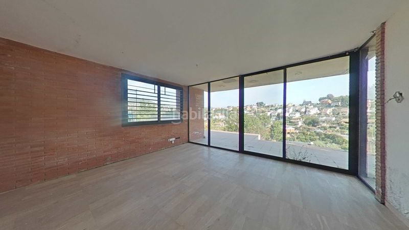 Foto c0ad59f0-b457-40c6-bd69-4873504aacec. Casa amb piscina a Vallirana