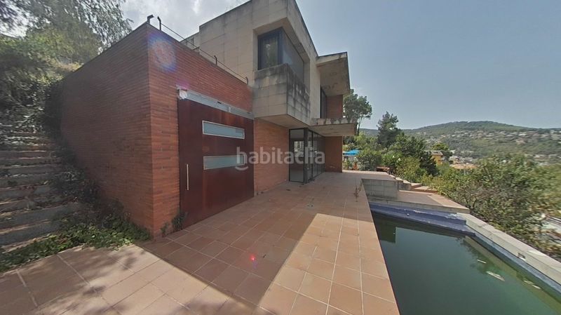 Foto c324d1db-35cf-42a1-a743-90bc7fd7f5bc. Casa amb piscina a Vallirana