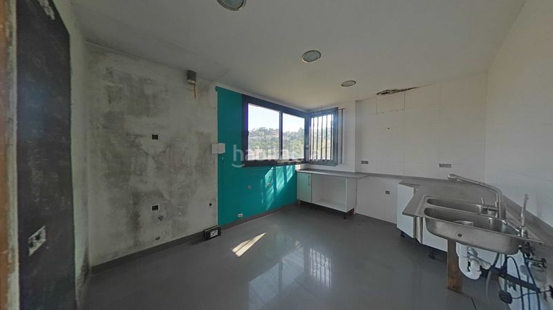 Foto f31b973b-6797-4a9b-b504-20c5d20344a6. Casa amb piscina a Vallirana