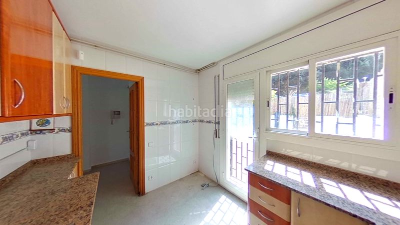Foto 771d9910-717d-441f-ba6e-bc859328b990. Casa adossada amb aparcament a Arenys de Munt