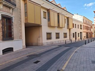 Aparcament cotxe a INDEPENDENCIA