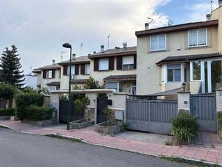 Casa adossada  Cl. mediterraneo