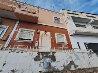 Casa adossada a CL Fuentes