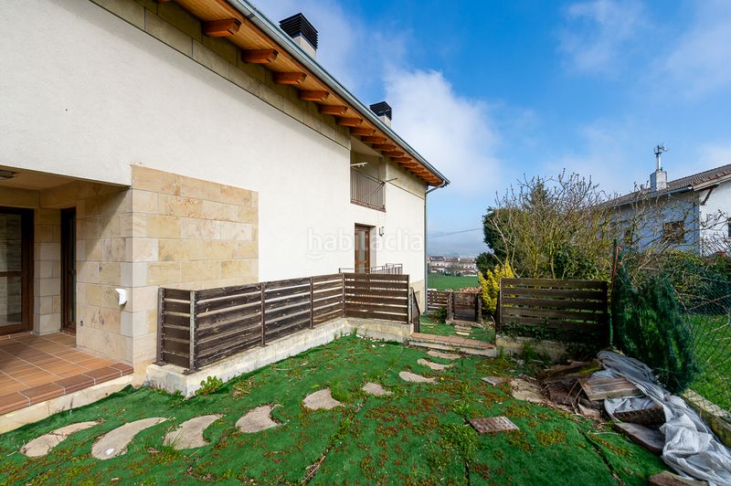 Foto cccc07ad-bec3-4aaf-b449-250aec4a7ff5. Casa adossada a Urdiain