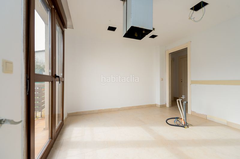 Foto f52a0ff9-e5ea-472d-ac01-e6bcce1096c6. Casa adossada a Urdiain