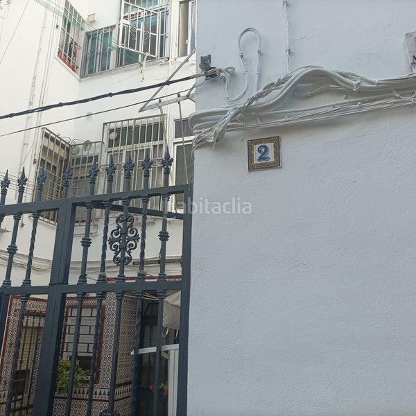 Foto 21697e0b-2511-4ad2-919c-28954a6d46e2. Casa a Cruz Roja Sevilla