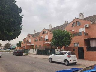 Casa adossada a CL. ESCOGEDORAS