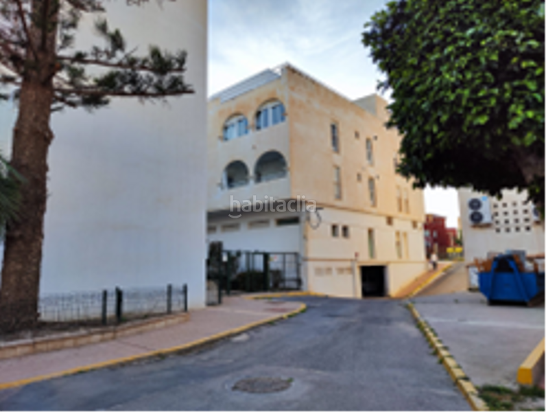 Foto dd3f1560-e200-486f-990a-98703b1b31a3. Aparcament cotxe a Puerto Rey Vera