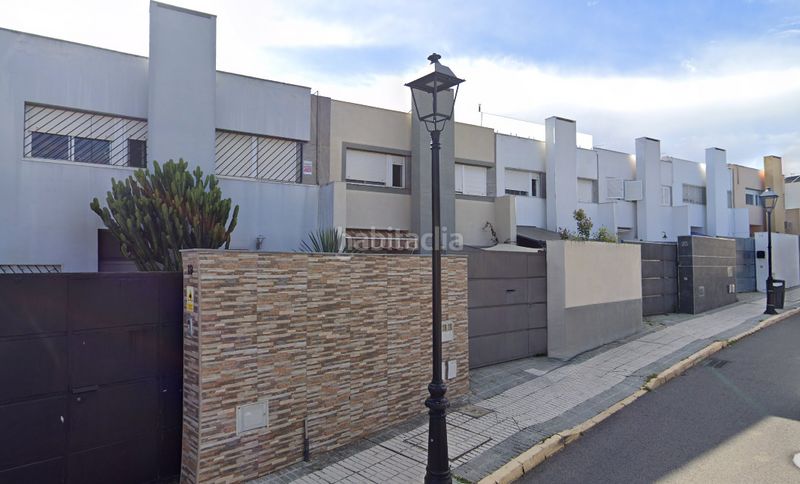 Foto e7d10c7e-f5ca-4d46-9f8a-e2974ca67d1e. Casa a Avenida Juan Diego Bormujos
