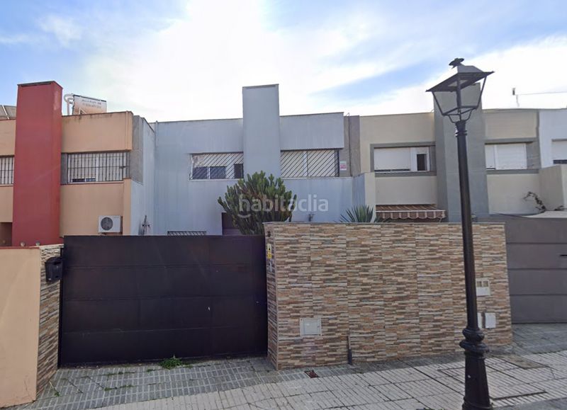 Foto f9f66e8a-ab27-4a91-80f9-66df0e2744fa. Casa a Avenida Juan Diego Bormujos
