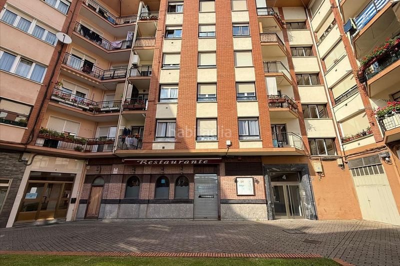 Foto 9185f6a7-bb81-4ef7-b112-ae1065d6ce07. Edifici a Llodio