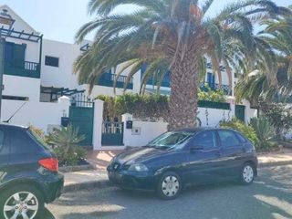 Casa adossada a CL. CHAFARI 1