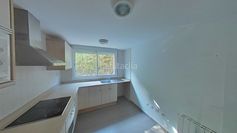 Foto 3e9bf7e8-e0ed-45b8-885c-0cc16829e0e1. Casa adossada amb aparcament piscina a Vallmoll