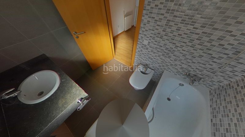 Foto 867dd881-57a0-4347-a91d-3f12f813f3b1. Casa adossada amb aparcament piscina a Vallmoll