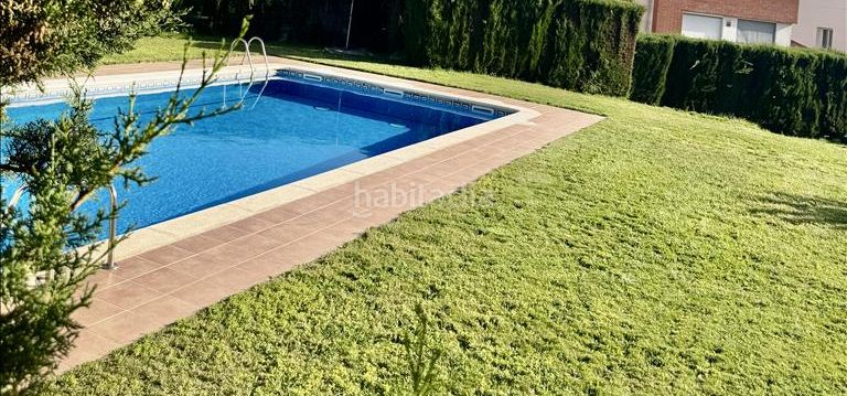 Foto ef69dd21-40a5-42de-bc15-0fb851836fc8. Casa adossada amb aparcament piscina a Vallmoll