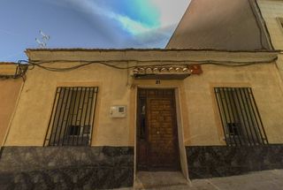 Casa adossada a Luis Martinez Laredo