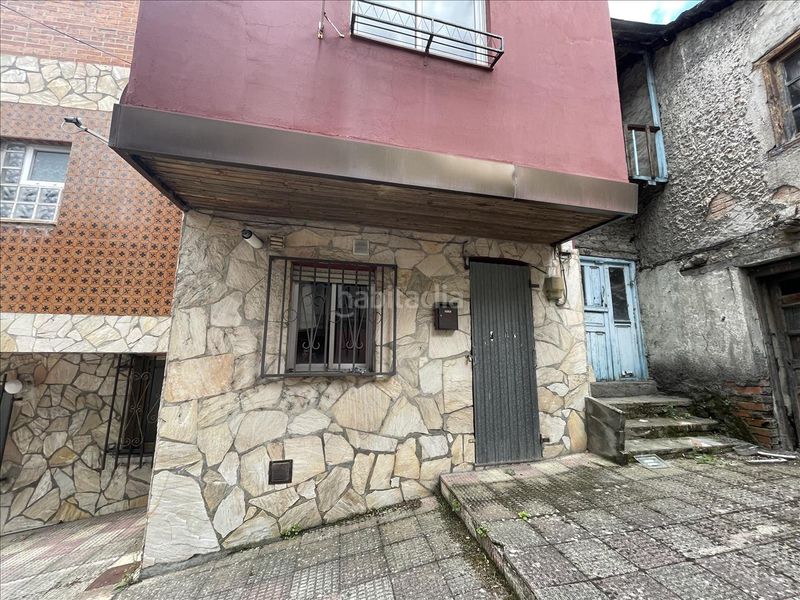 Foto 30ee623d-0af0-429f-bc28-a67613485794. Casa adossada a Torre del Bierzo